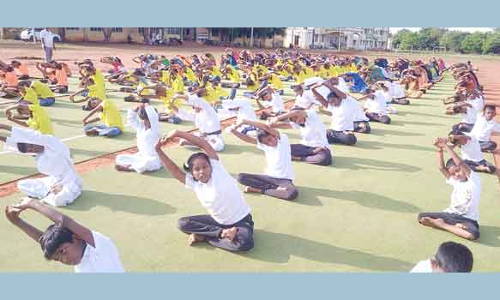 யோகா பயிற்சி: போலீஸ் சூப்பிரண்டு பங்கேற்பு