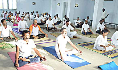 யோகா பயிற்சியில் நீதிபதிகள் பங்கேற்பு