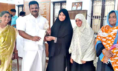 பிளஸ்-2 தேர்வில் இஸ்லாமியா பள்ளி மாணவி அல்மாசா சாதனை