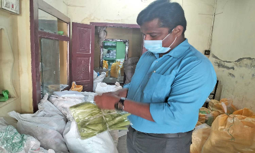 கோட்டாரில் 4 டன் பிளாஸ்டிக் பொருட்கள் பறிமுதல்