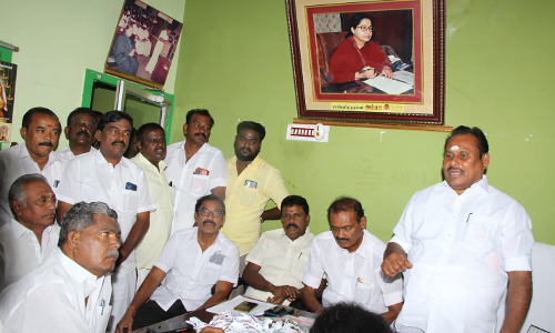 எடப்பாடி பழனிசாமி தலைமையில் ஒற்றை தலைமை அமைய வேண்டும்-தூத்துக்குடி அ.தி.மு.க. நிர்வாகிகள் கூட்டத்தில் சண்முகநாதன் பேச்சு