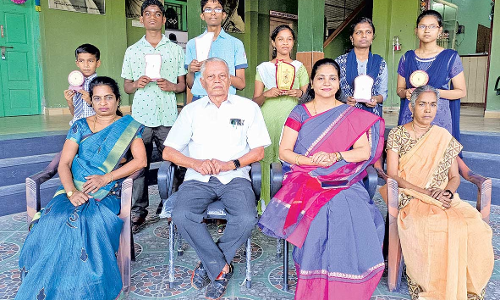 10-ம் வகுப்பு, பிளஸ்-2 தேர்வில் லெட்சுமிராமன் பள்ளி 100 சதவீதம் தேர்ச்சி