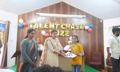 ஊட்டியில் தனித்திறமை போட்டிகளில் வெற்றி பெற்றவர்களுக்கு பரிசுகள் வழங்கும் விழா