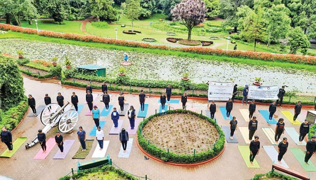 ஜெ.எஸ்.எஸ்.பார்மசி கல்லூரி சார்பில் ஊட்டியில் யோகா விழிப்புணர்வு பேரணி ஜெ.எஸ்.எஸ்.பார்மசி கல்லூரி சார்பில் ஊட்டியில் யோகா விழிப்புணர்வு பேரணி