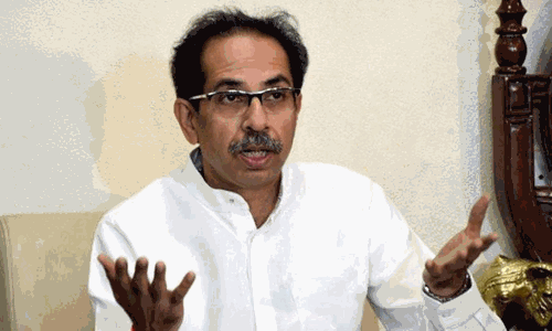 மகாராஷ்டிராவில் பரபரப்பு - சிவசேனா அதிருப்தி எம்.எல்.ஏ.க்களால் கூட்டணி அரசுக்கு திடீர் ஆபத்து