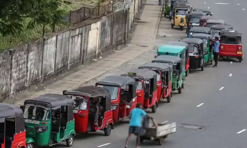 எரிபொருள் தட்டுப்பாடு எதிரொலி: இலங்கை நாடாளுமன்ற பணி நாட்கள் குறைப்பு