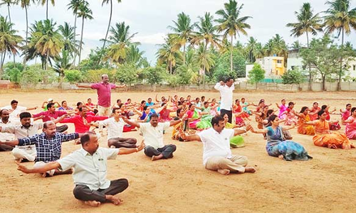 கம்பத்தில்  ஆசிரியர்களுக்கு யோகா பயிற்சி