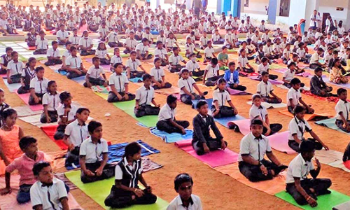 வி.எஸ்.ஆர் இன்டர்நேஷனல் பள்ளியில் யோகா தின கொண்டாட்டம்