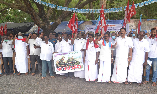 அக்னிபத் திட்டத்தை எதிர்த்து  கம்யூனிஸ்டுகள் - விடுதலை சிறுத்தைகள் ஆர்ப்பாட்டம்