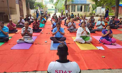 பள்ளி, கல்லூரி மற்றும் நீதிமன்றங்களில் உலக யோகா தினம்