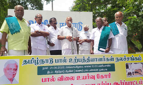 பால் உற்பத்தியாளர்கள் ஆர்ப்பாட்டம்