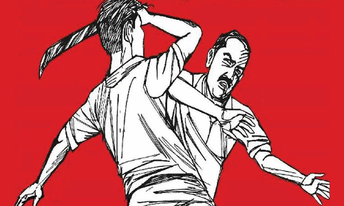 வாங்கிய கடனை திருப்பி தராததால் தம்பதி மீது தாக்குதல்