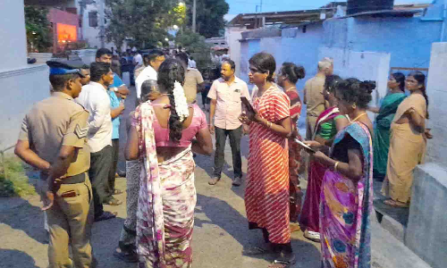 பல்லடம் பெரியார் நகரில் சமூக விரோத செயல்களை தடுக்க கோரி பொதுமக்கள் சாலை மறியல்