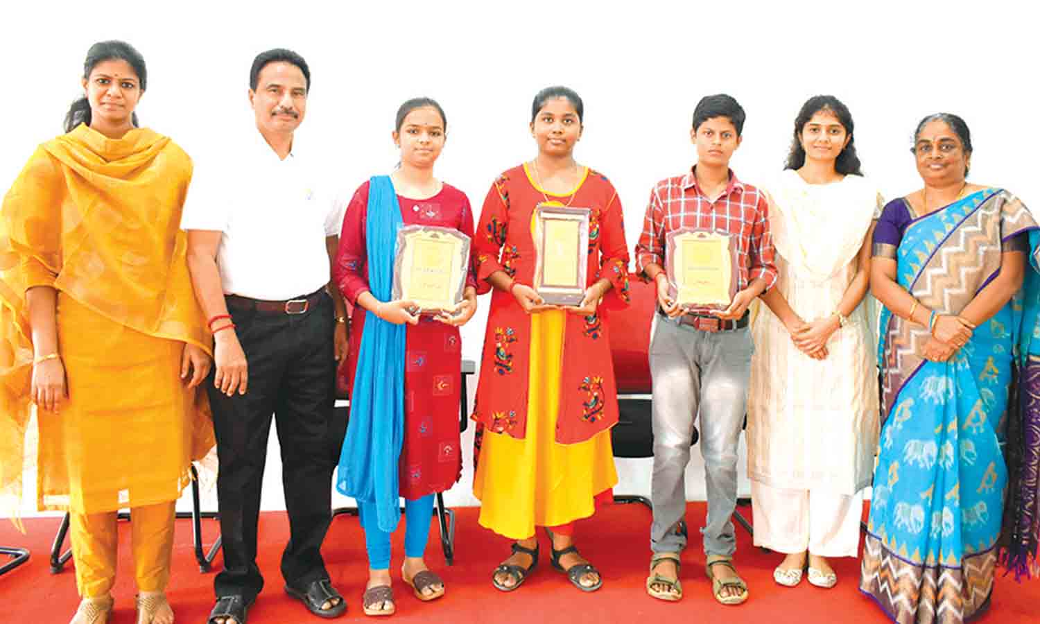 10,12-ம் வகுப்பு பொதுத்தேர்வில் ஜெய்சாரதா மெட்ரிக் பள்ளி மாணவ-மாணவிகள் சாதனை 10,12-ம் வகுப்பு பொதுத்தேர்வில் ஜெய்சாரதா மெட்ரிக் பள்ளி மாணவ-மாணவிகள் சாதனை