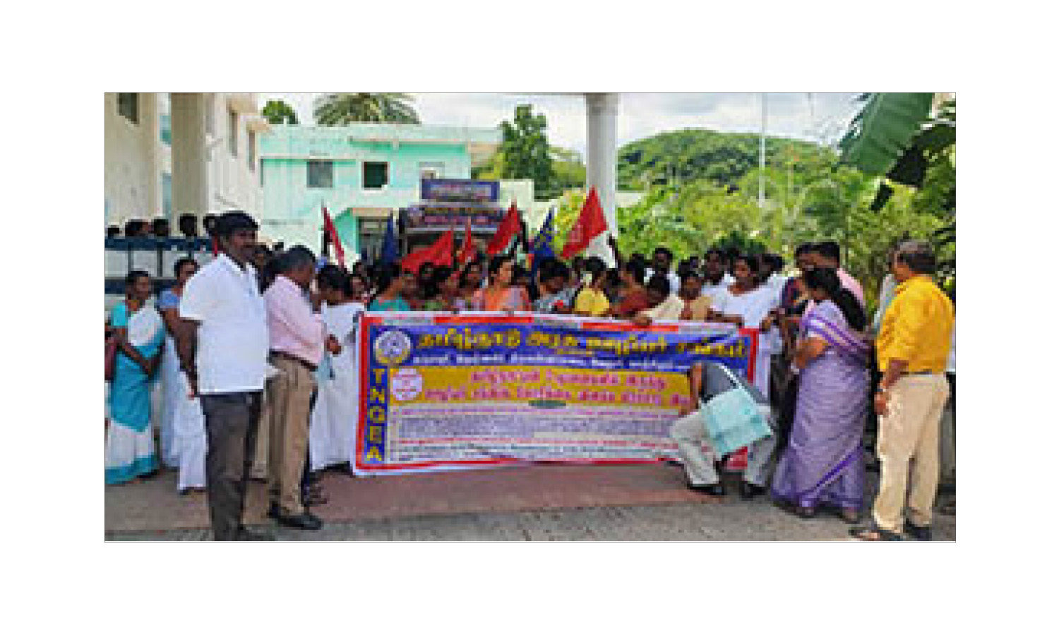 சூளகிரியில் அரசு ஊழியர் சங்கத்தினர் ஆர்ப்பாட்டம் சூளகிரியில் அரசு ஊழியர் சங்கத்தினர் ஆர்ப்பாட்டம்