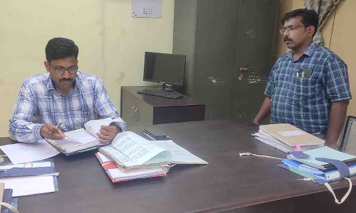 பல்லடம் அரசு அலுவலகங்களில் கலெக்டர் திடீர் ஆய்வு