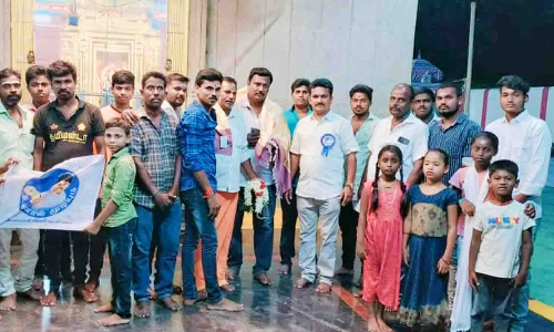 நடிகர் விஜய் பிறந்தநாளையொட்டி ஏழை எளிய பொதுமக்களுக்கு நலத்திட்ட உதவிகள் - விஜய் தொழிலாளர் அணி சார்பில் வழங்கப்பட்டது