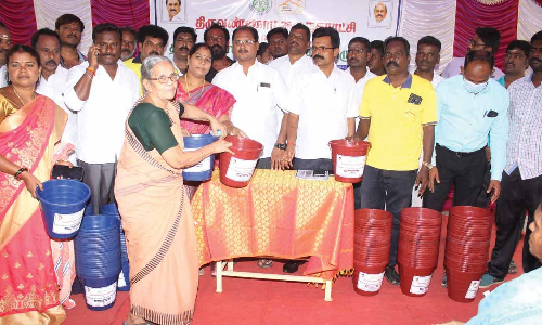 80 குடும்பங்களுக்கு மக்கும், மக்காத குப்பை பிரித்தெடுக்கும் பிளாஸ்டிக் தொட்டி