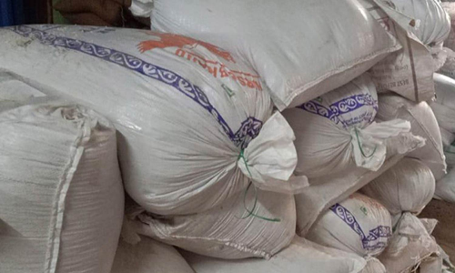 கூடுதல் விலைக்கு விற்க வாகனங்களில் கடத்திய 3 டன் ரேசன் அரிசி பறிமுதல்