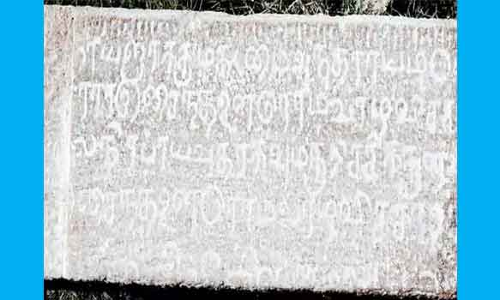 கல்வெட்டு-முதுமக்கள் தாழிகள் கண்டெடுப்பு