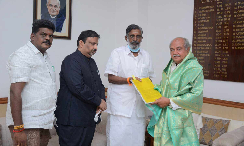 5 நடமாடும் கால்நடை மருத்துவமனை: மத்திய மந்திரியிடம் தேனீ.ஜெயக்குமார் வலியுறுத்தல்