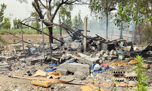 கடலூர் அருகே இன்று பயங்கரம் பட்டாசு குடோனில் வெடிகள் வெடித்து 3 பேர் பலி