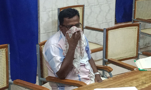 திண்டிவனம் தாலுகா அலுவலகத்தில்: ரூ. 5 ஆயிரம் லஞ்சம்   வாங்கிய ஊழியர் கைது