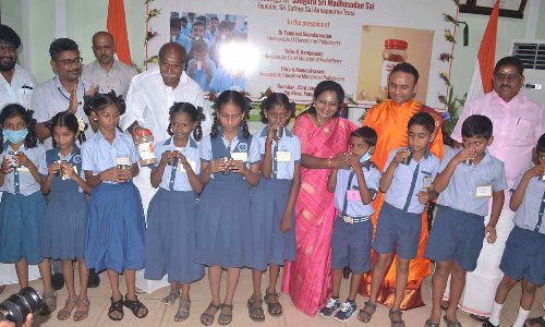 அரசு பள்ளி மாணவர்களுக்கு ஊட்டச்சத்து பானம்- கவர்னர் தமிழிசை தொடங்கி வைத்தார்