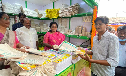 பாண்லேவில் துணிப்பை விற்பனை செய்யும் திட்டம்- கவர்னர் தமிழிசை தொடங்கி வைத்தார்