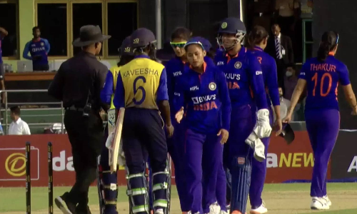 மகளிர் கிரிக்கெட்: இலங்கை அணியை 34 ரன்கள் வித்தியாசத்தில் வீழ்த்தியது இந்திய அணி