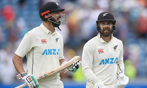 சரிவிலிருந்து மீட்ட மிட்செல், பிளெண்டல் ஜோடி  - முதல் நாள் முடிவில் நியூசிலாந்து 225/5