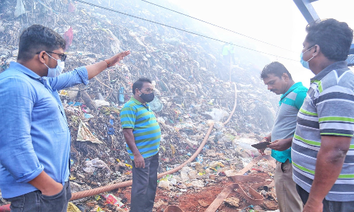 வலம்புரிவிளை குப்பை கிடங்கில் 2-வது நாளாக தீயை அணைக்கும் பணியில் 50 தீயணைப்பு வீரர்கள்