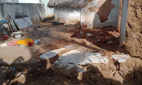 திருப்பத்தூர் அருகே வீடு இடிந்து வாய் பேச முடியாத 2 மூதாட்டிகள் பலி