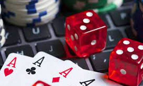 பணம் வைத்து சூதாடிய வடமாநிலத்தவர்கள் 8 பேர் கைது