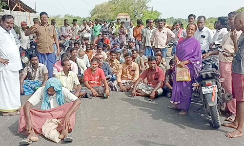 விவசாயிகள் சாலை மறியல்