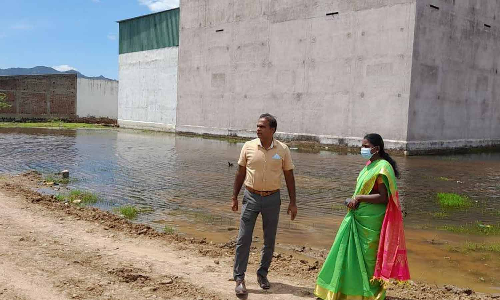 வேலூரில் மழை நீர்வரத்து கால்வாய்களை அதிகாரிகள் ஆய்வு