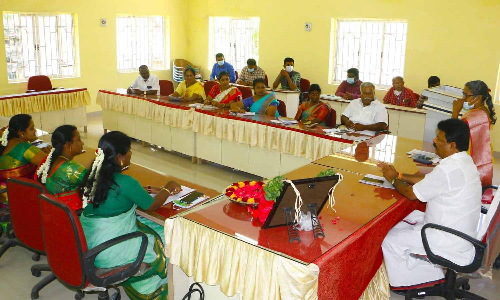 வேலூர் ஊராட்சி குழு கூட்டம்