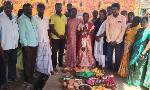 ஆரணி அருகே பெற்றோரை இழந்த சிறுமிக்கு மஞ்சள் நீராட்டு விழா நடத்திய கிராமமக்கள்