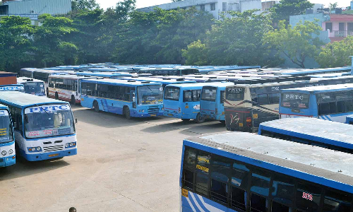 புதுவை அரசு பஸ்கள் 3-வது நாளாக ஓடவில்லை- 12 ஊழியர்கள் பணிநீக்கம்