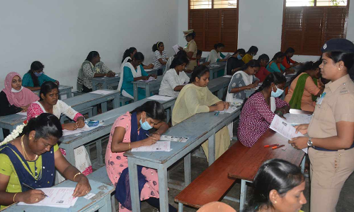 சப்-இன்ஸ்பெக்டர் தேர்வை 2 லட்சம் பேர் எழுதினர்: 444 பதவிகளுக்கு கடும் போட்டி