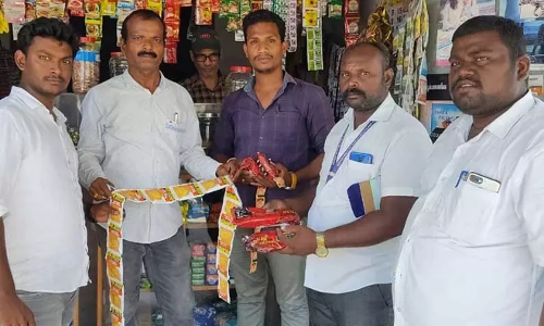 சங்கராபுரத்தில் அதிரடி:  3 கடைகளில் புகையிலை  பொருட்கள் பறிமுதல்