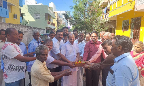 கழிவுநீர் குழாய் புதுப்பிக்கும் பணி  லட்சுமிநாராயணன் தொடங்கி வைத்தார்