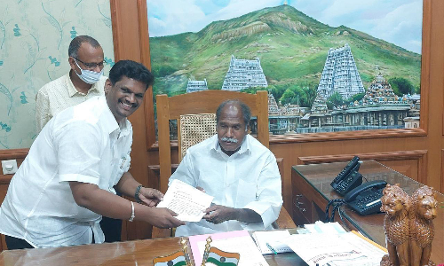 அரசு டைரி, காலண்டரை வெளியிட   சம்பத் எம்.எல்.ஏ கோரிக்கை