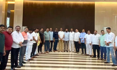 சிவசேனா அதிருப்தி எம்.எல்.ஏ.க்கள் 16 பேருக்கு தகுதி நீக்க நோட்டீஸ்