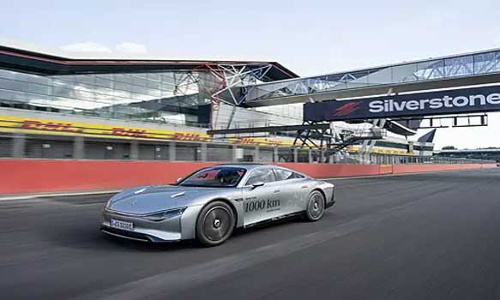 முழு சார்ஜ் செய்தால் 1202 கி.மீ. செல்லும் மெர்சிடிஸ் கார்