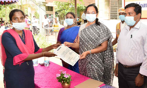 மாற்றுத்திறனாளிகளுக்கான வேலைவாய்ப்பு முகாம்- பணி நியமன ஆணைகளை வழங்கிய கலெக்டர்