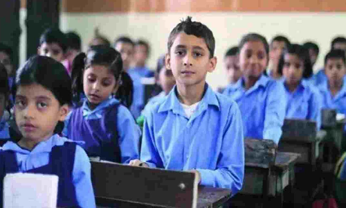 குஜராத்தில் மாற்றம்- அரசு பள்ளிகளுக்கு படையெடுக்கும் தனியார் பள்ளி மாணவர்கள்