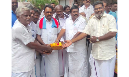 ரூ. 1 கோடியில் சாலை-மதில் சுவர் அமைக்கும் பணி  சிவா எம்.எல்.ஏ. தொடங்கி வைத்தார்