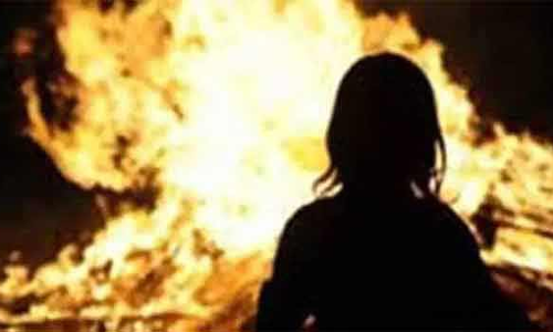 திண்டுக்கல் அருகே தீக்குளித்து பெண் தற்கொலை