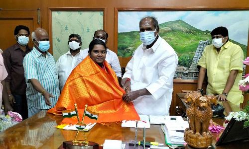 புதுவை மாணவி சாம்பியன்ஷிப் பட்டம்  ரங்கசாமி வாழ்த்து